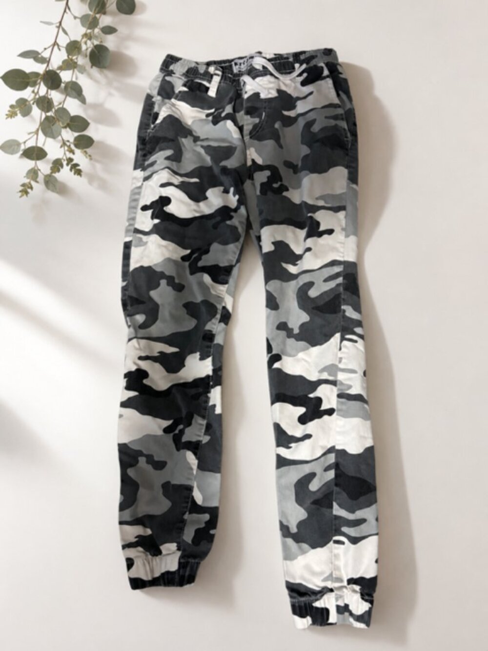 🩶 Kréamy Gray Camo Jogger Pants – Size Medium 🩶